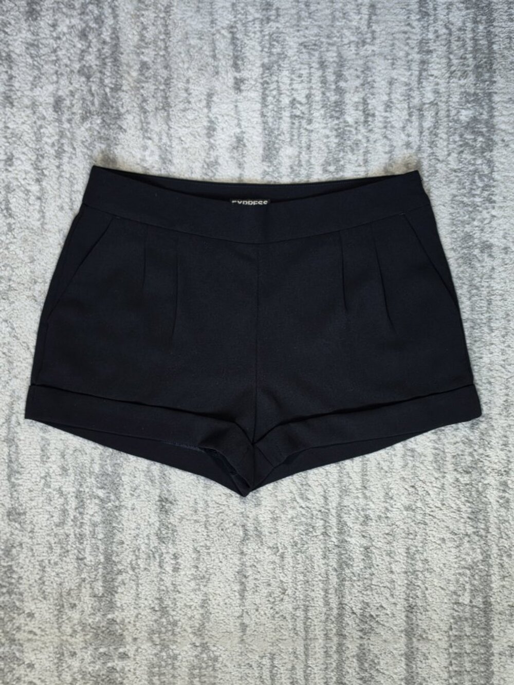 Express Womens Black Pleated Classy Cuffed Dress Shorts Side Zip w/Pockets Sz 6